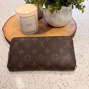 Louis Vuitton Zippy Wallet Monogram